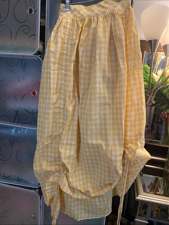 Dresses & Skirts - NWOT, beautiful yellow Gingham Midi Skirt with 2 ties on sides.